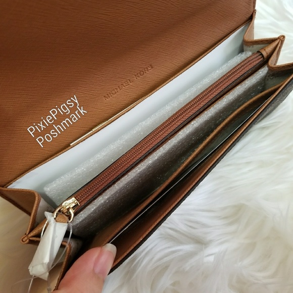 Michael Kors Jet Set Carryall Signature Wallet - Picture 6 of 7